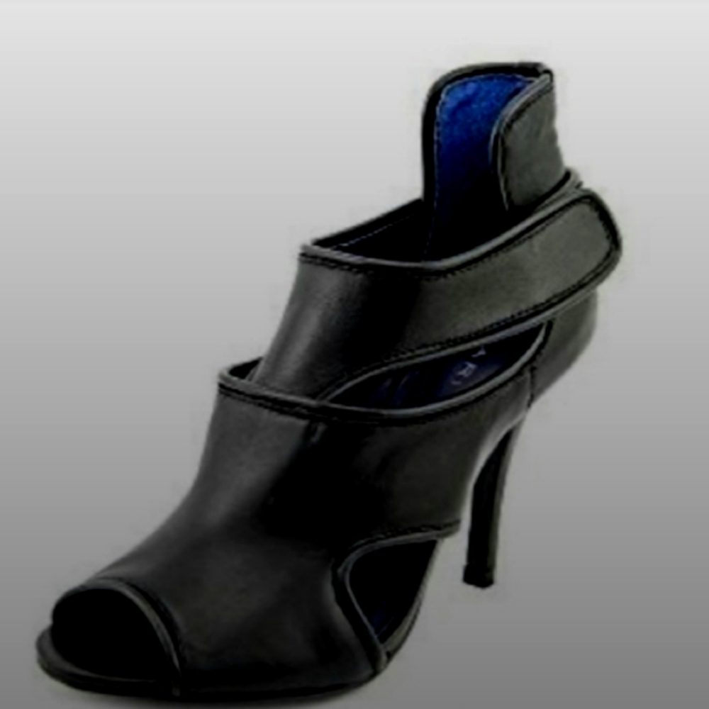 Tahari Leather Ankle High Heels Booties Black